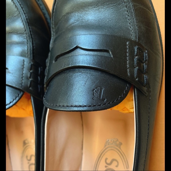 TOD’s Gommino Leather City Loafers - Picture 2 of 4